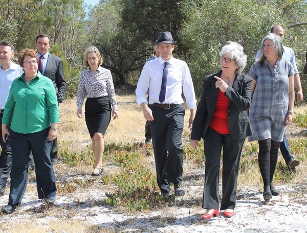 Politicians at Roe 8